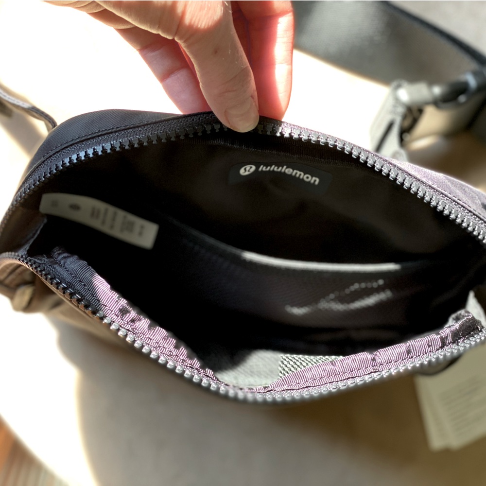 NWT Lululemon Large Everywhere Belt Bag - Picture 7 of 7